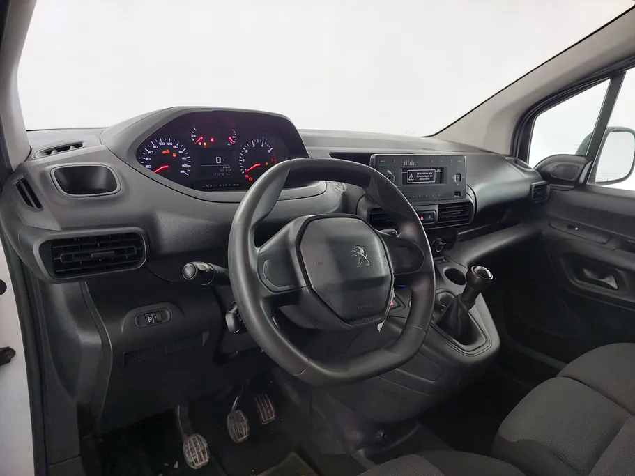 2022 Peugeot Partner Short van 