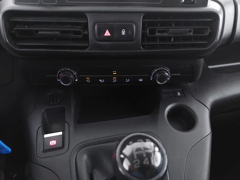 2022 Peugeot Partner Short van 