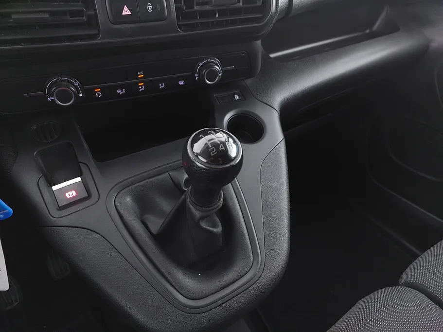 2022 Peugeot Partner Short van 