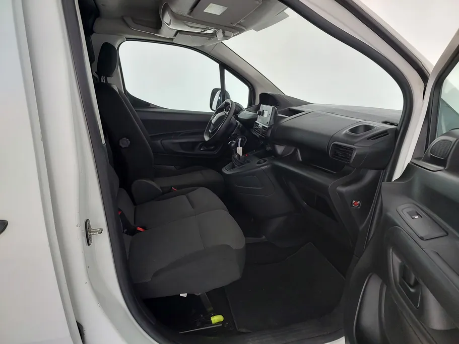 2022 Peugeot Partner Short van 