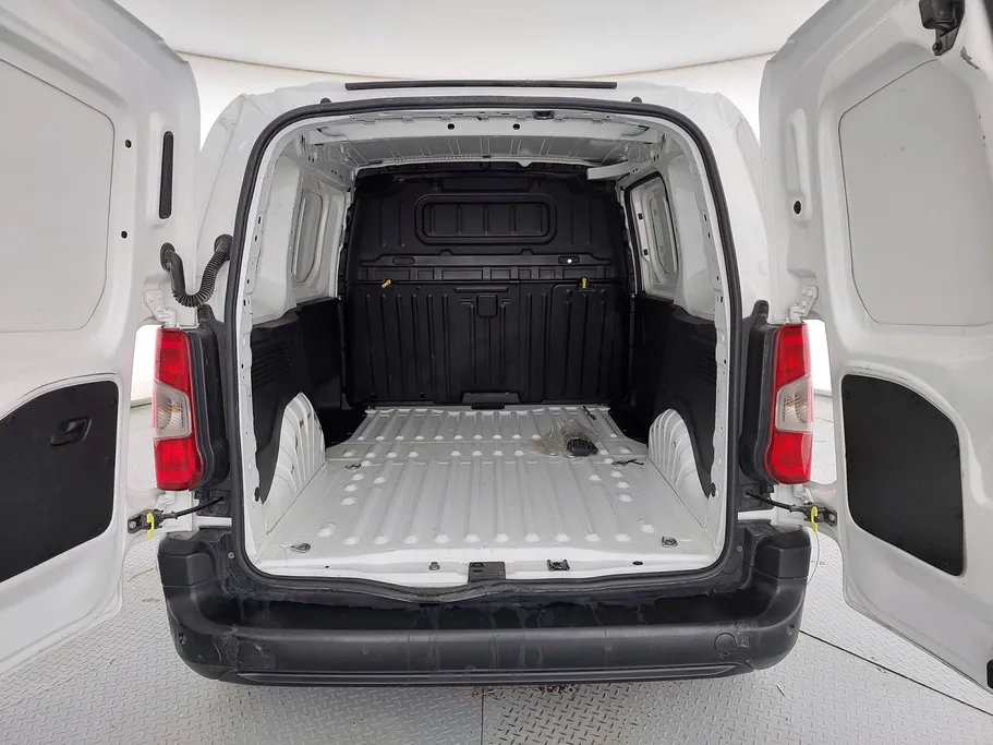 2022 Peugeot Partner Short van 