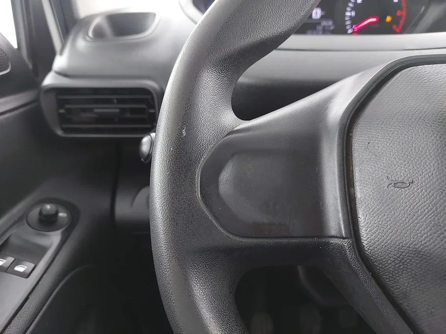 2022 Peugeot Partner Short van 