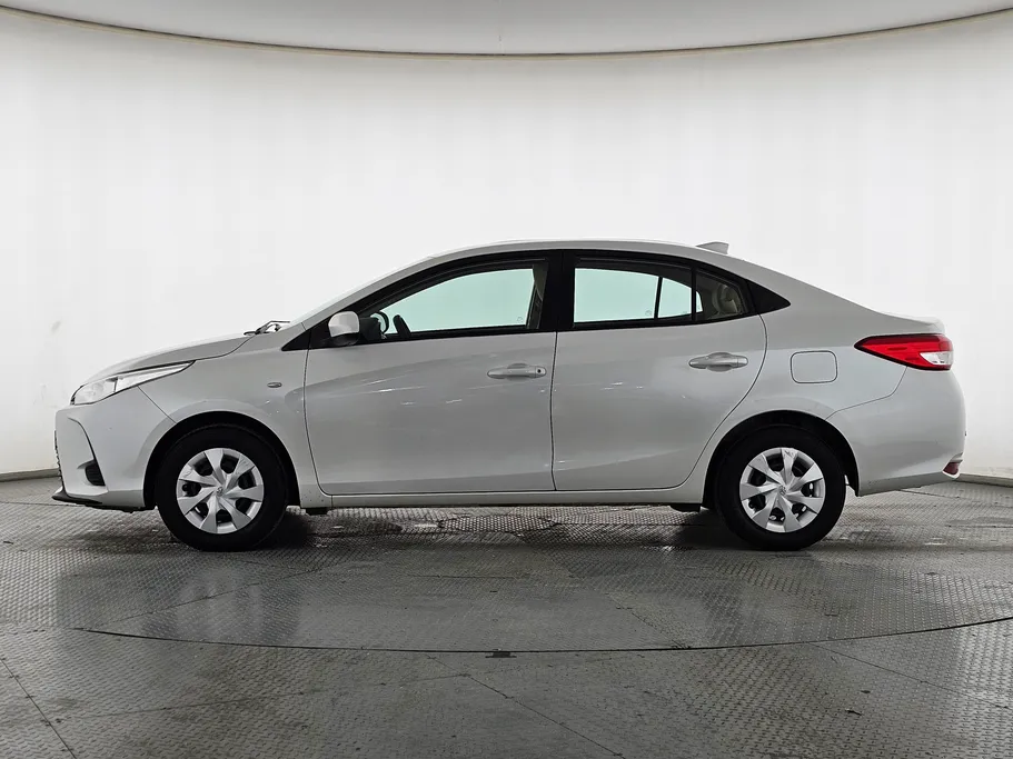 2021 Toyota Yaris  Y 