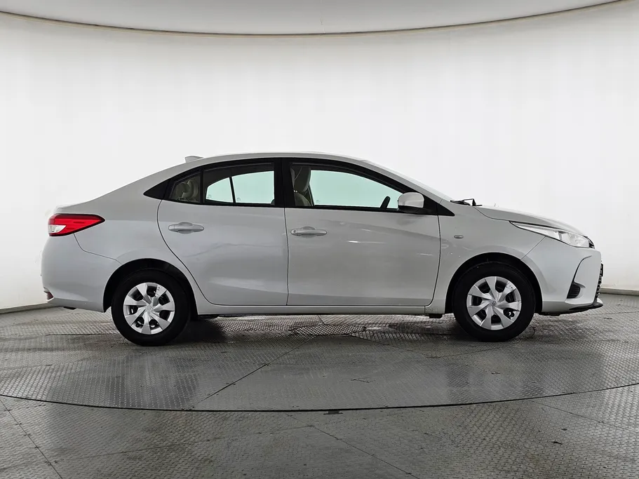 2021 Toyota Yaris  Y 