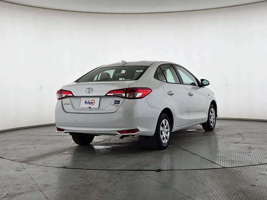 2021 Toyota Yaris  Y 