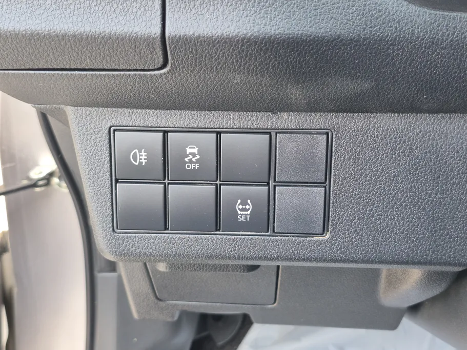 تويوتا يارس Y 2023 