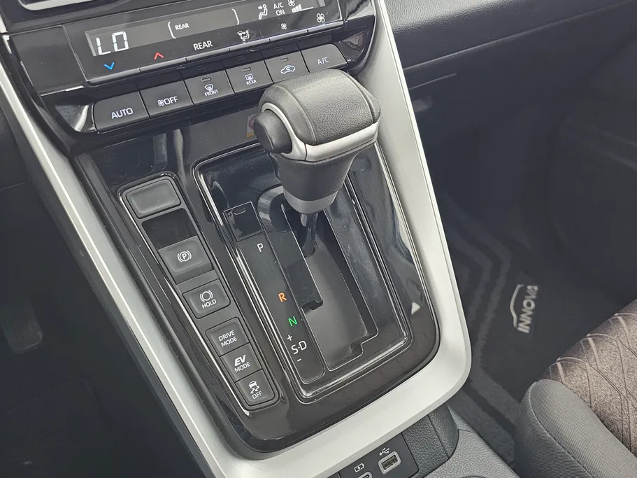 تويوتا اينوفا GL HEV 2024 