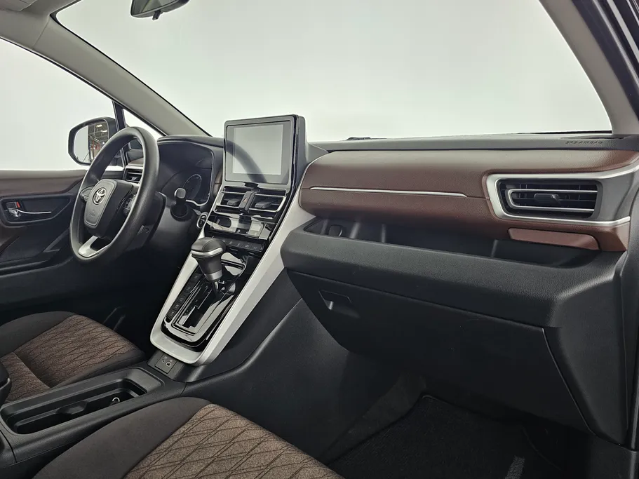 تويوتا اينوفا GL HEV 2024 