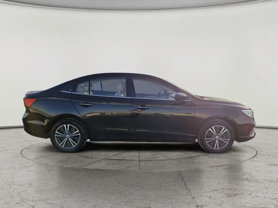 ام جي 5 LUX 2023 