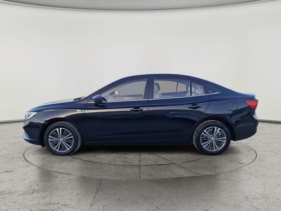 ام جي 5 LUX 2023 