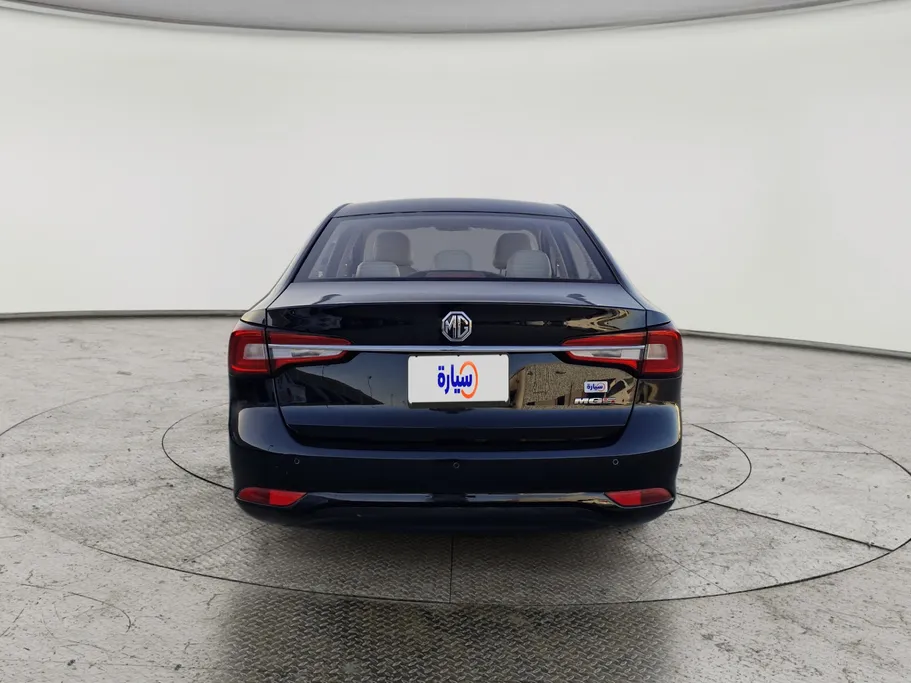 ام جي 5 LUX 2023 