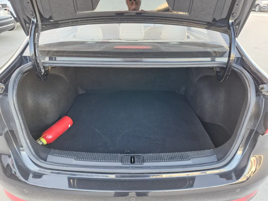 ام جي 5 LUX 2023 