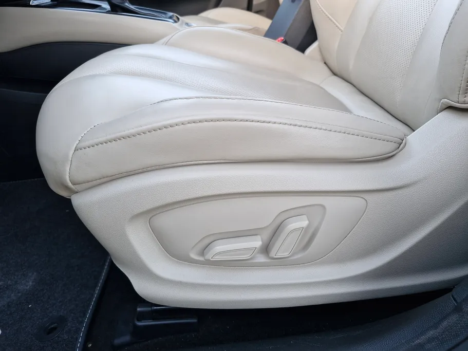 ام جي 5 LUX 2023 