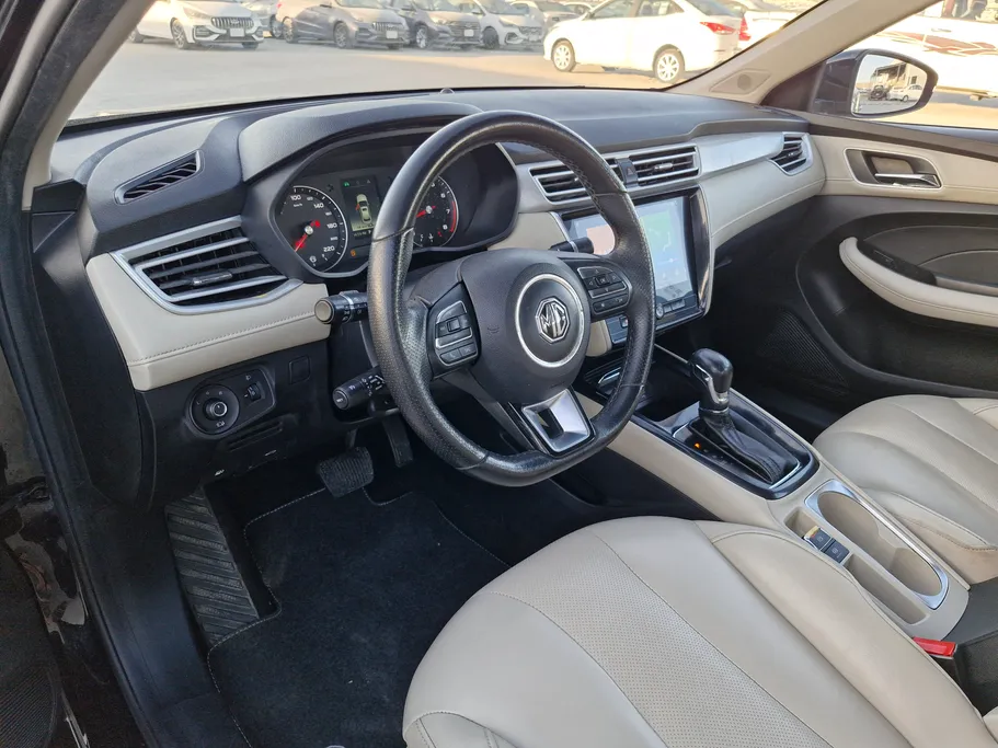 ام جي 5 LUX 2023 