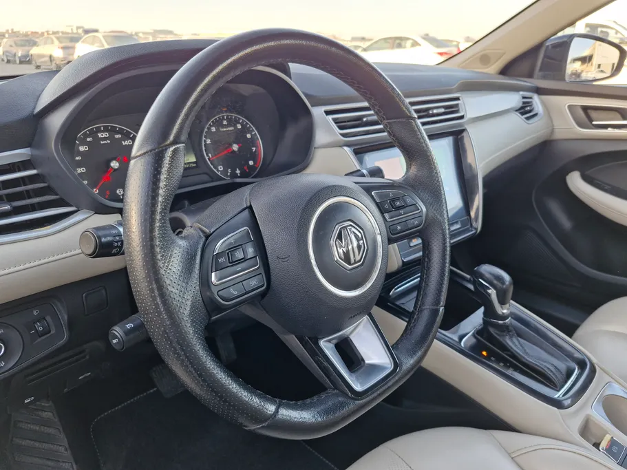 ام جي 5 LUX 2023 