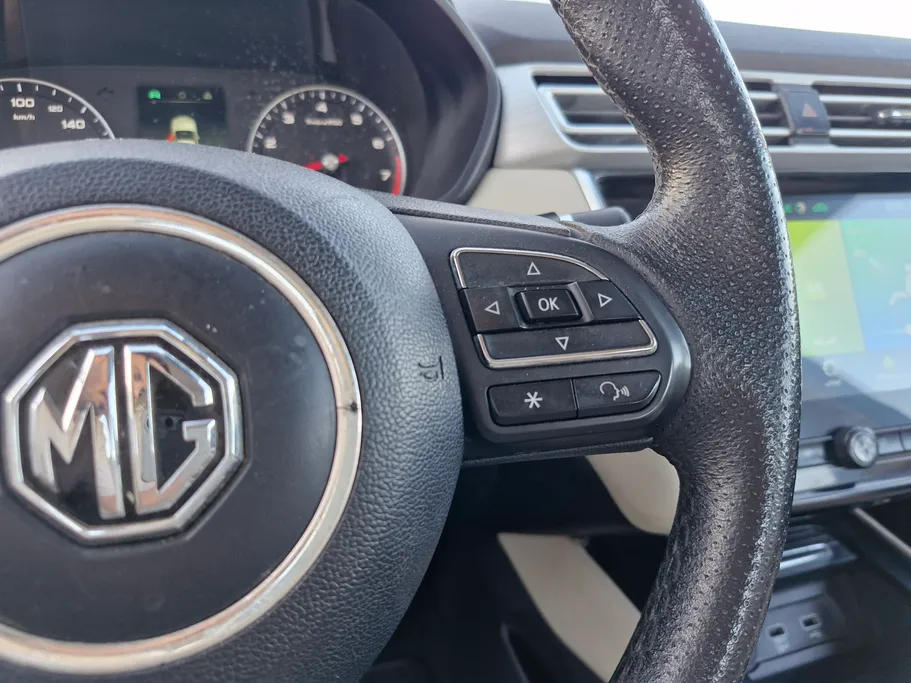 ام جي 5 LUX 2023 