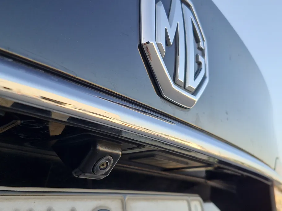 ام جي 5 LUX 2023 