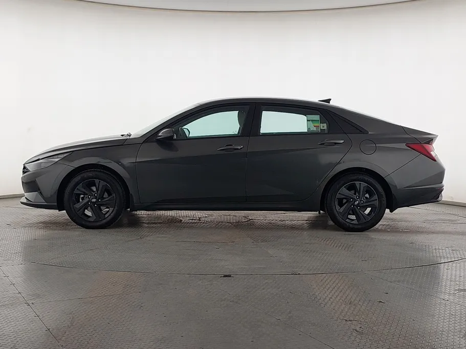 2023 Hyundai Elantra Smart 