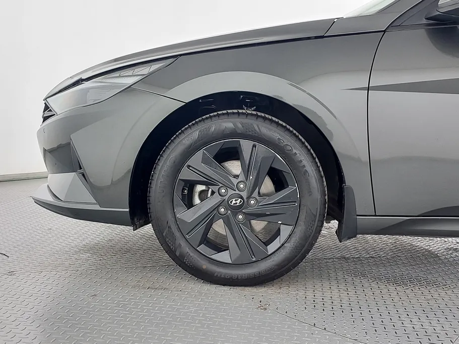 2023 Hyundai Elantra Smart 