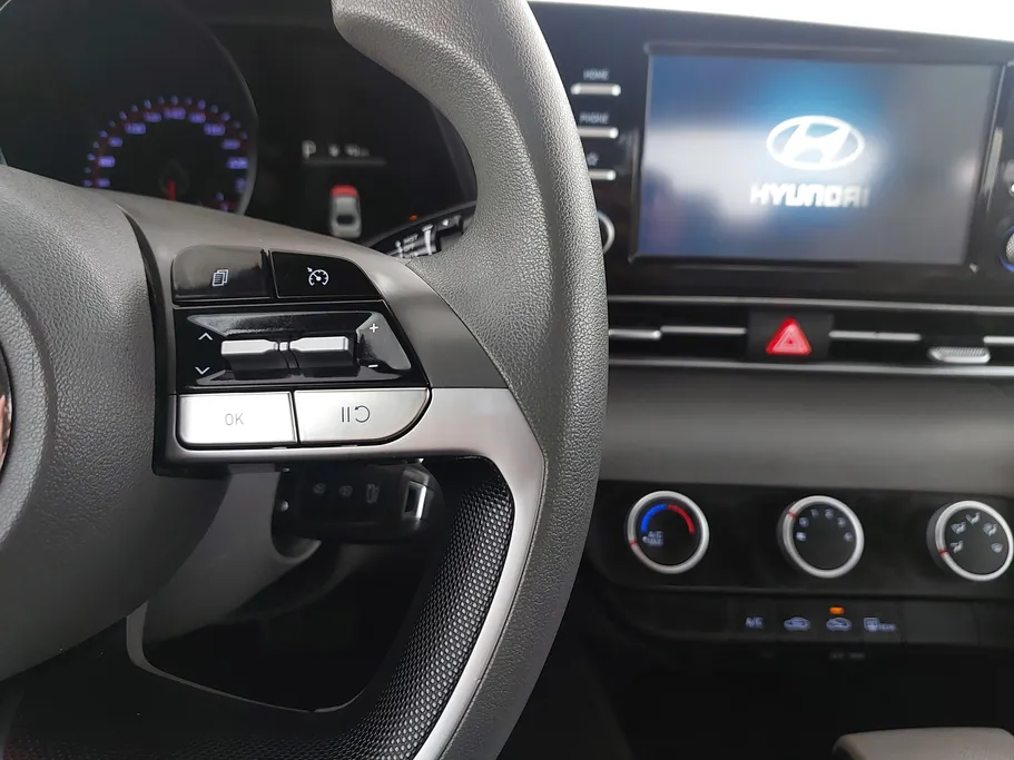 2023 Hyundai Elantra Smart 