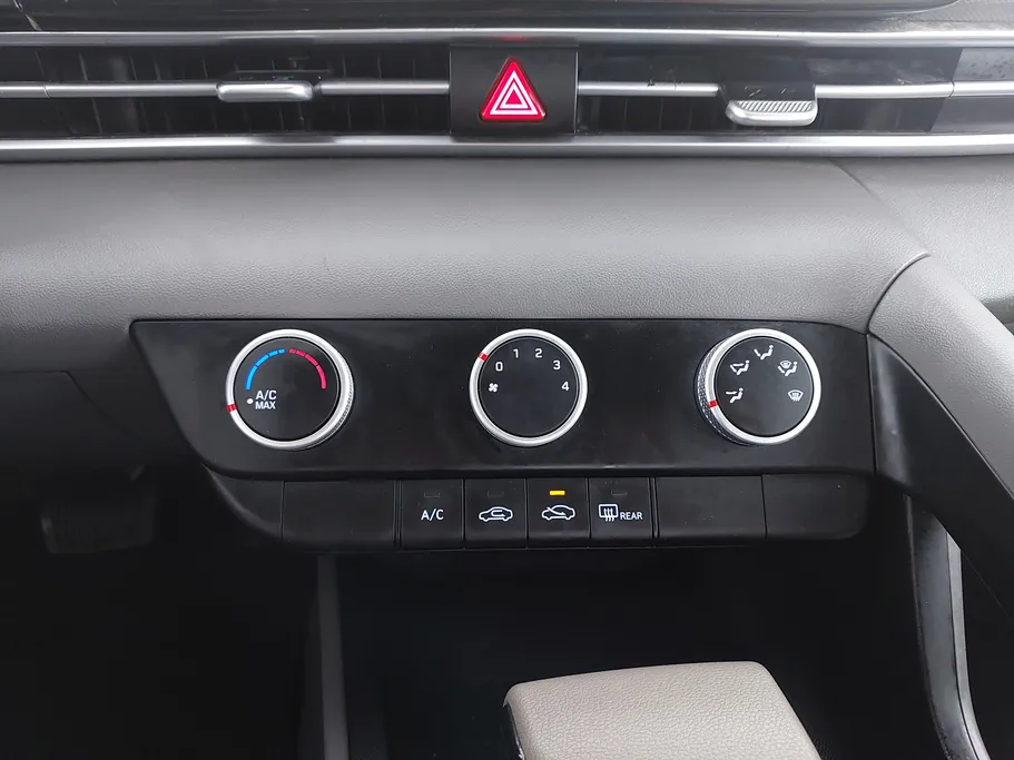 2023 Hyundai Elantra Smart 