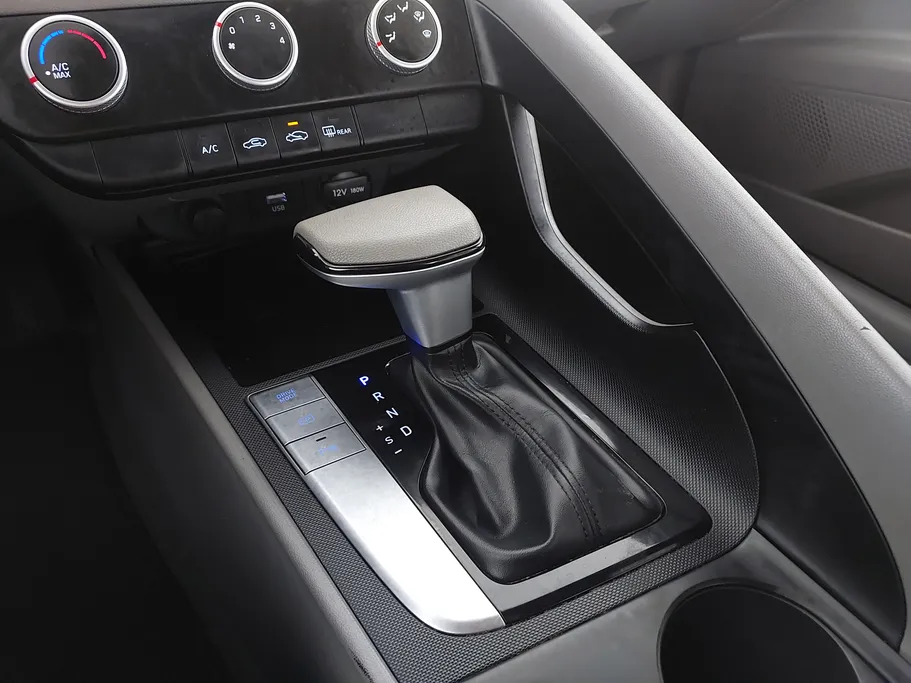 2023 Hyundai Elantra Smart 