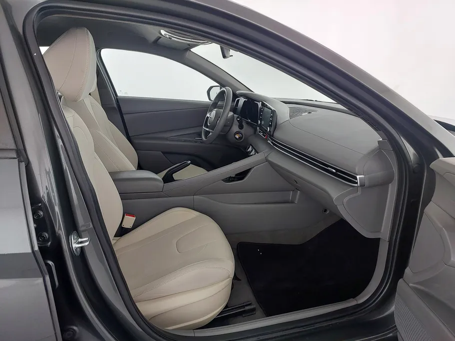 2023 Hyundai Elantra Smart 