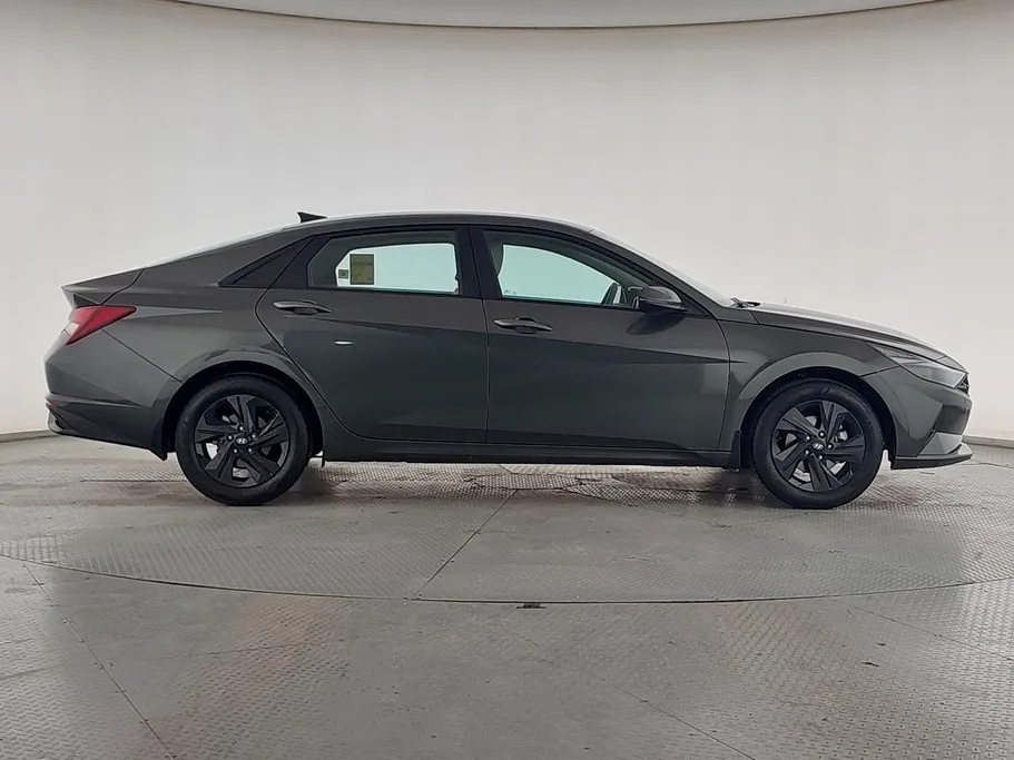 2023 Hyundai Elantra Smart 