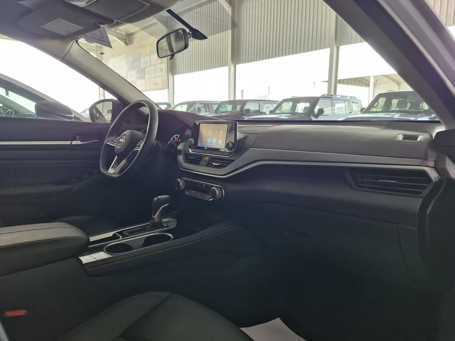 2023 Nissan Altima SR 