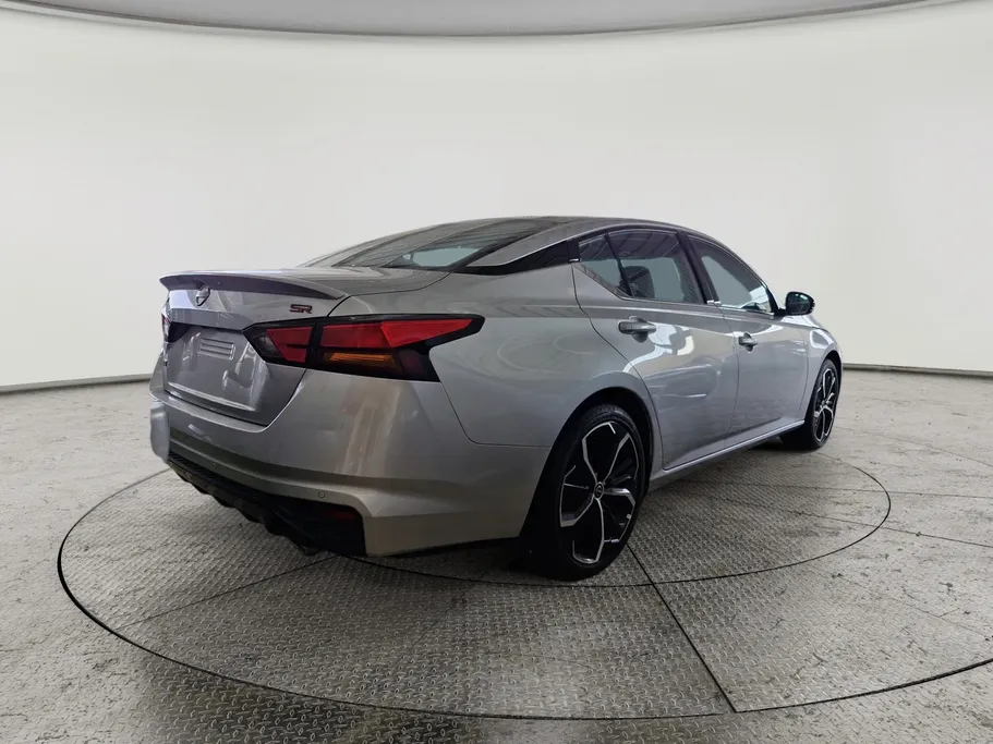 2023 Nissan Altima SR 