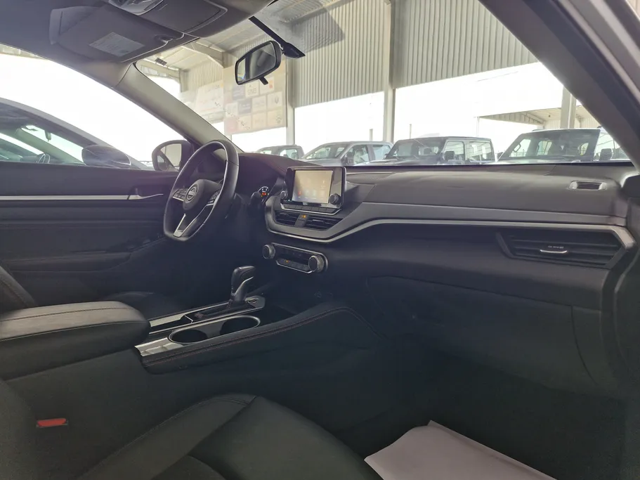 2023 Nissan Altima SR 