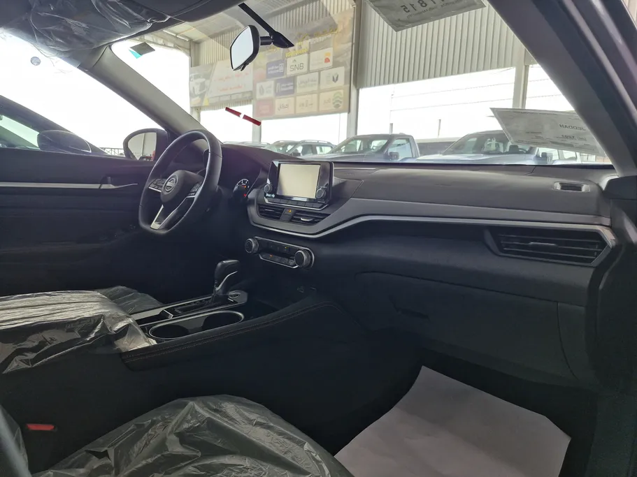 2023 Nissan Altima SR 