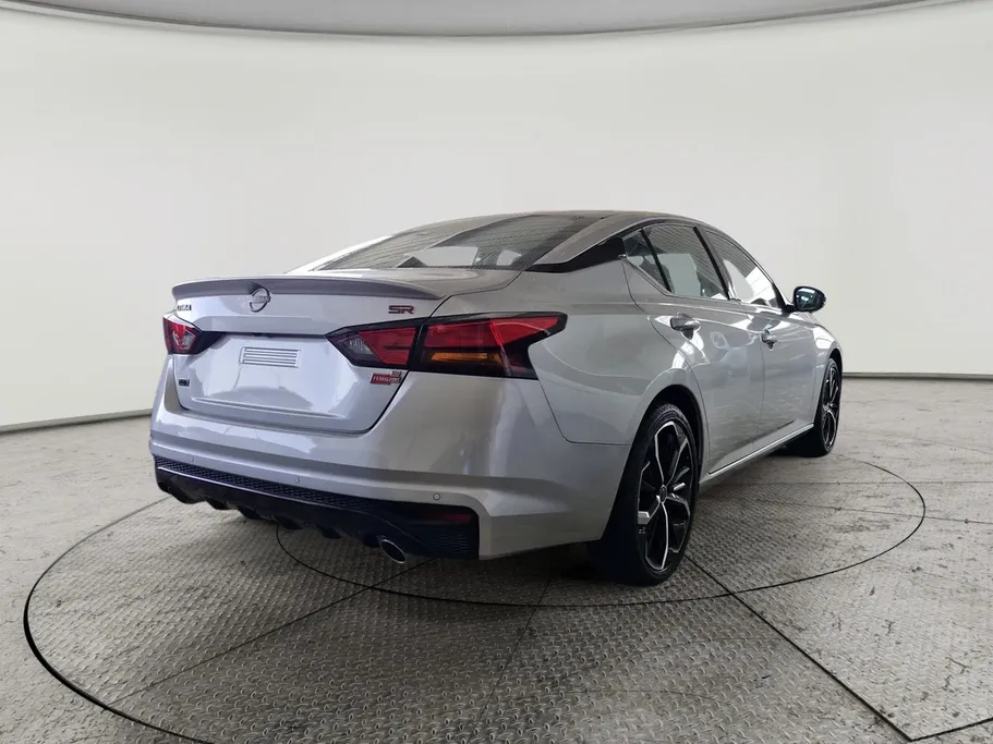 2023 Nissan Altima SR 