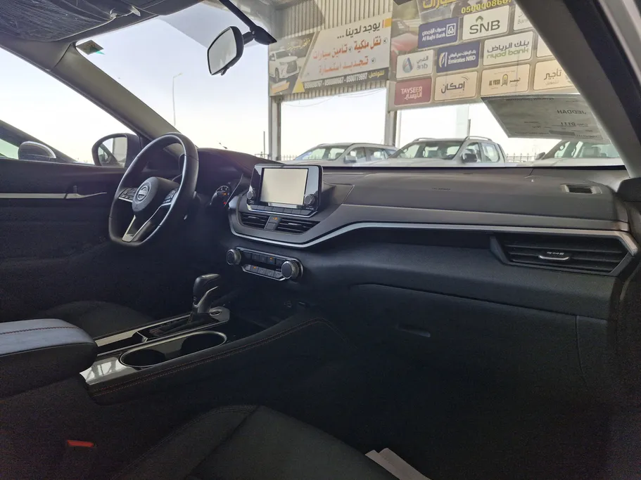 2023 Nissan Altima SR 