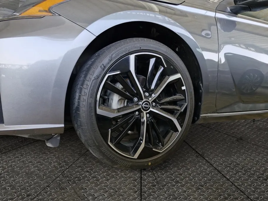 2023 Nissan Altima SR 