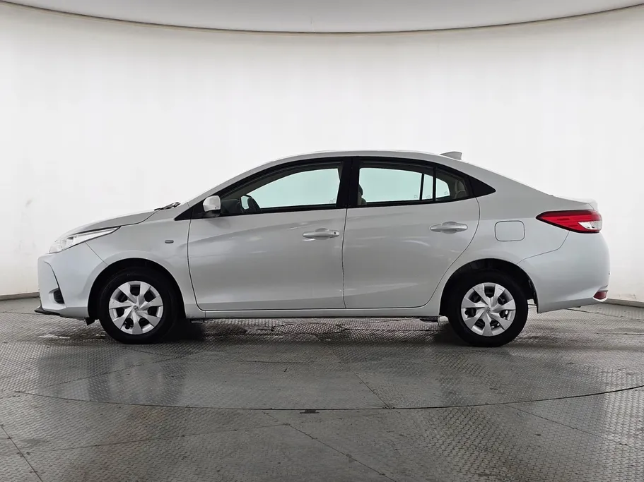 2022 Toyota Yaris  Y 