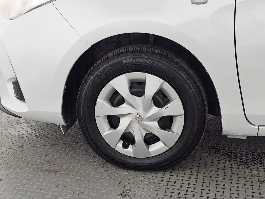 2022 Toyota Yaris  Y 