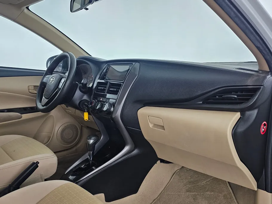 2022 Toyota Yaris  Y 