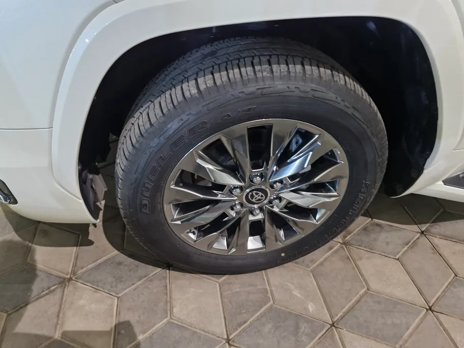 2025 Toyota Land Cruiser GXR4 