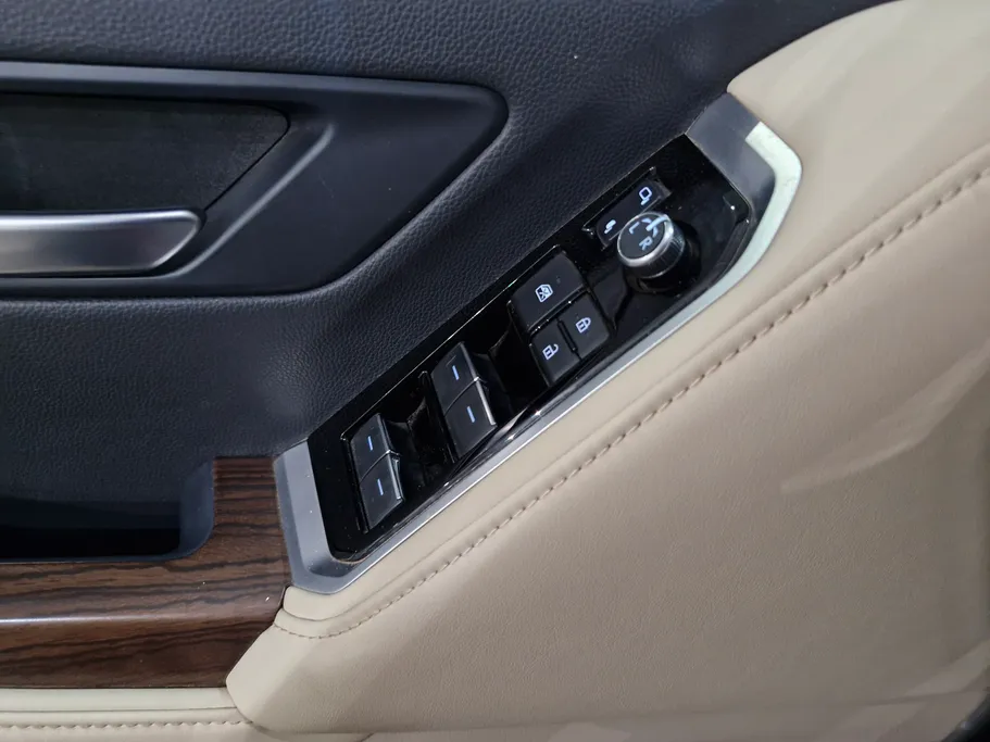 2025 Toyota Land Cruiser GXR4 