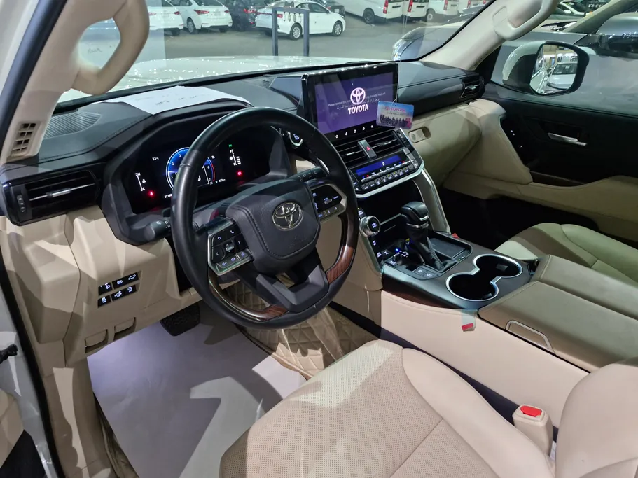 2025 Toyota Land Cruiser GXR4 