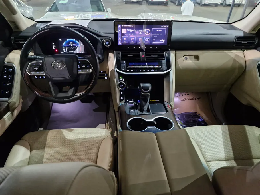 2025 Toyota Land Cruiser GXR4 