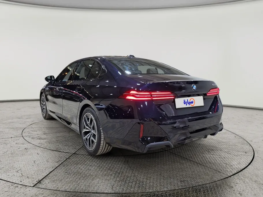 بي ام دبليو الفئة الخامسة 520i 2025 