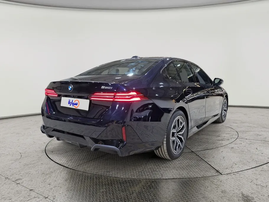 بي ام دبليو الفئة الخامسة 520i 2025 