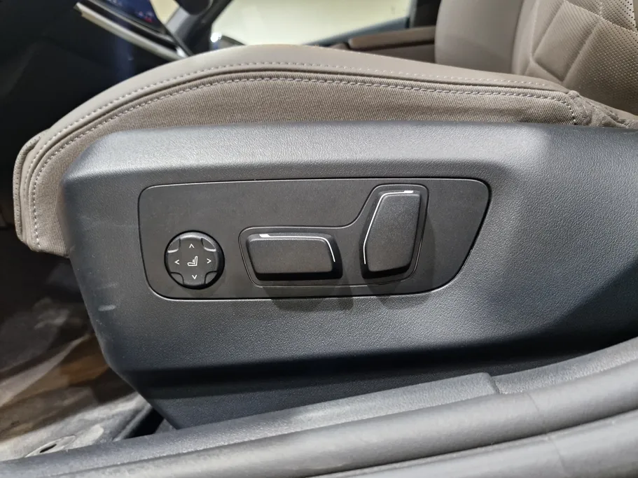 بي ام دبليو الفئة الخامسة 520i 2025 