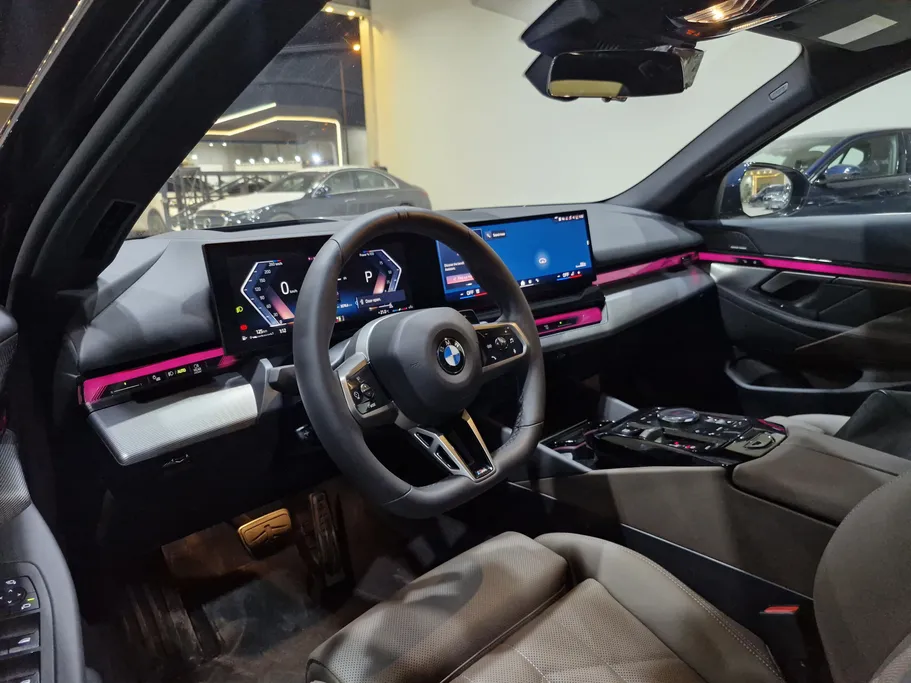 بي ام دبليو الفئة الخامسة 520i 2025 