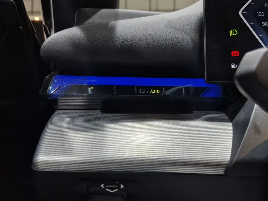 بي ام دبليو الفئة الخامسة 520i 2025 