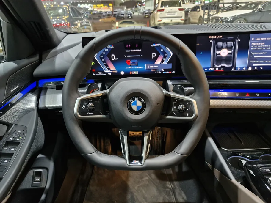 بي ام دبليو الفئة الخامسة 520i 2025 