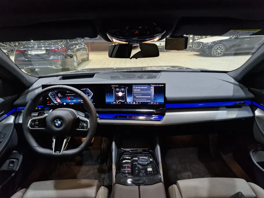 بي ام دبليو الفئة الخامسة 520i 2025 