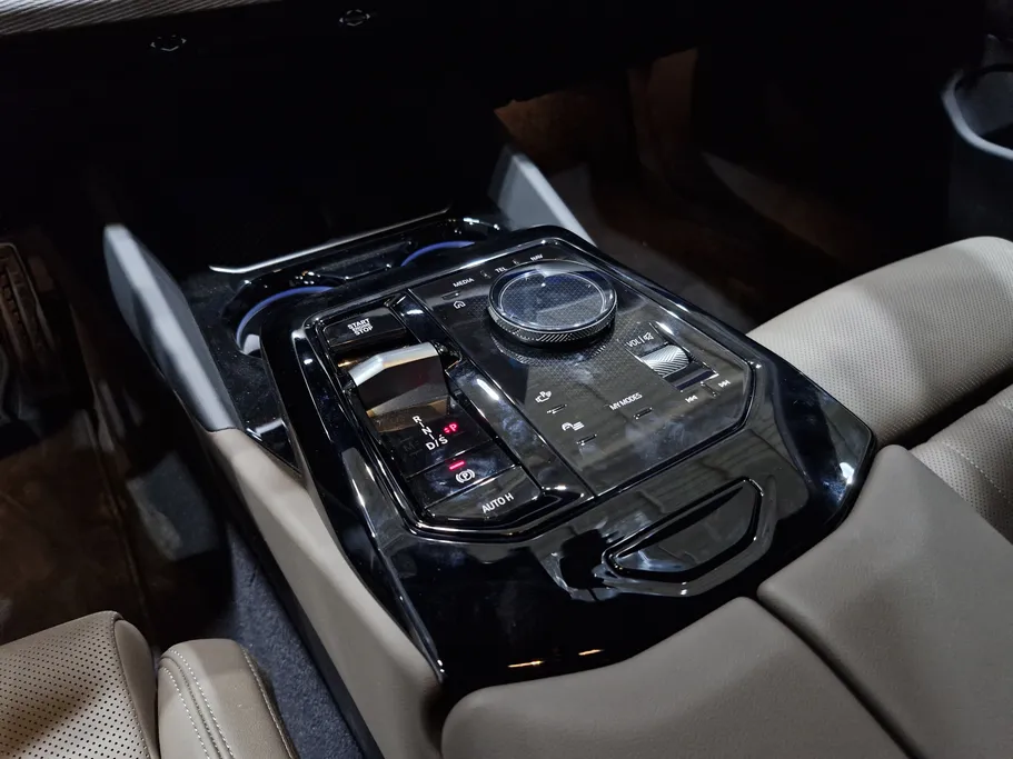 بي ام دبليو الفئة الخامسة 520i 2025 